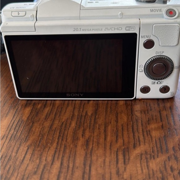Sony Cream a5000 Digital Camera - Picture 2 of 3